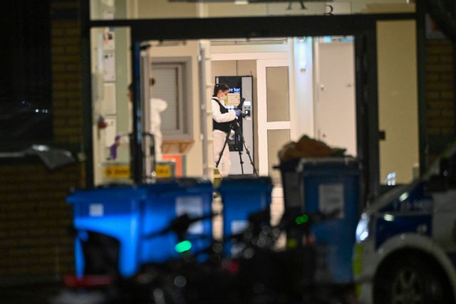 Polisens tekniker arbetar på Campus Risbergska i Örebro efter skolskjutningen som krävde ett tiotal liv. Pontus Lundahl/TT