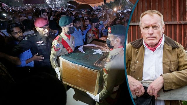 Abdul Qadeer Khan begravdes med hedersbetygelser i oktober. Foto: Anjum Naveed/TT / Gustav Mårtensson