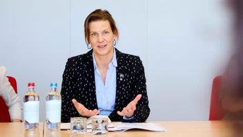 Jämställdhetsminister Nina Larsson (L) sjösätter ny granskning.Foto: European Union (CC BY-SA 4.0)