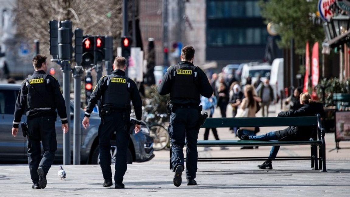Tre danska poliser patrullerar i Köpenhamn. Arkivbild. Foto: Johan Nilsson/TT
