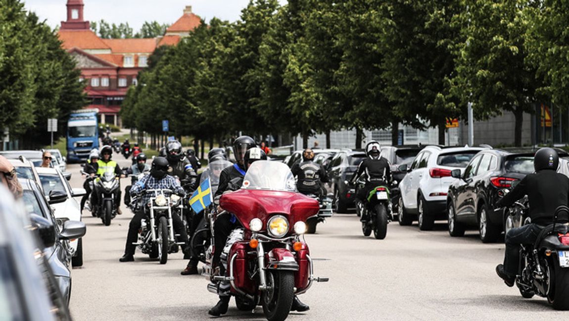 I Helsingborg hölls en motorcykelkortege för att hedra polismannen som mördades i Göteborg. Foto: Anders Bjurö/TT.