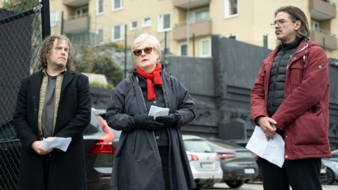 Pressträff med Jens Waldenström, Marie Linder och Ivica Buco utanför Hemholmen 1. Foto: Hyresgästföreningen