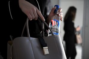 En man döms för att ha våldtagit två flickor, efter att han köpt ut vodka till dem. Arkivbild. Janerik Henriksson/TT