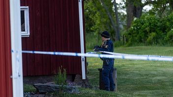 Polis på plats efter skottdramat i Grästorp. Bild: Joachim Nywall / TT 