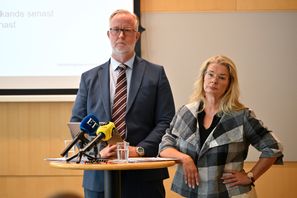 Utbildningsminister Johan Pehrson (L) och skolminister Lotta Edholm (L) vill se skärpta villkor för friskolor, men inte stopp för vinstdrivande friskolebolag. Henrik Montgomery/TT