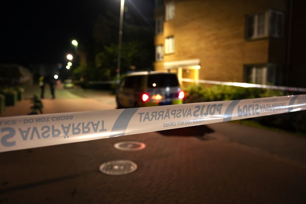 Polis på plats i Jordbro efter dödsskjutningen i september 2023. Foto: Nils Petter Nilsson/TT