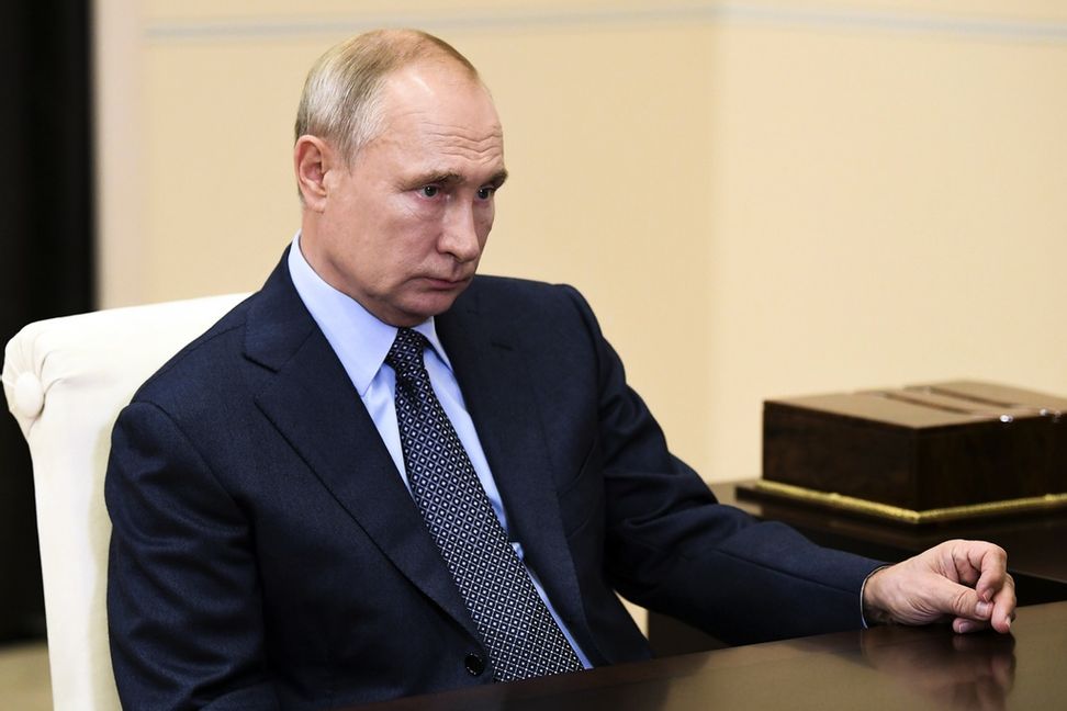 Rysslands president Vladimir Putin under ett möte med oljebolaget Rosnefts chef i Moskva. Arkivbild. Foto: Alexei Nikolsky/Sputnik/Kreml pool via AP/TT