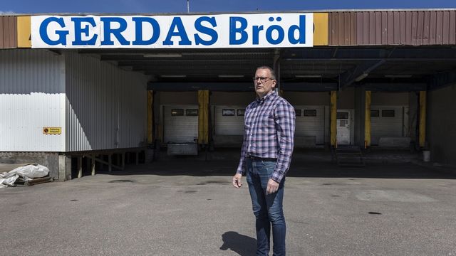 Mikael Svensson, bagare och före detta vd på Gerdas Bröd som gått i konkurs efter 108 år bland annat på grund av de höjda priserna på el, mjöl och andra råvaror. Foto: Thomas Johansson/TT