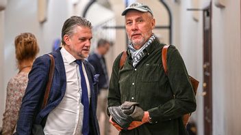 Håkan Nesser med sin advokat Conny Cedermark vid dagens rättegång. Foto: Anders Wiklund / TT /