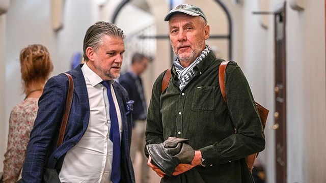 Håkan Nesser med sin advokat Conny Cedermark vid dagens rättegång. Foto: Anders Wiklund / TT /