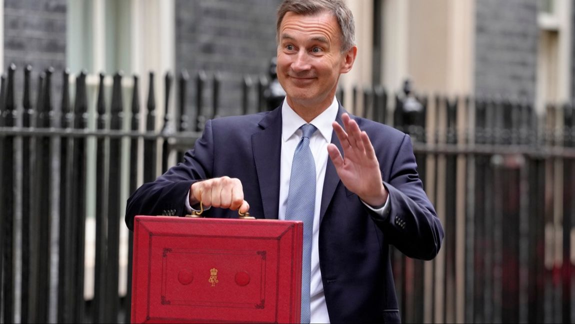 Storbritanniens finansminister Jeremy Hunt, från konservativa Tories, presenterar mini-budget med skattesänkningar. Arkivbild Foto: KIRSTY WIGGLESWORTH AP/TT