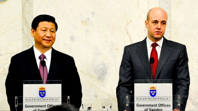 Kommunistkinas diktator president Xi Jinping, dåvarande vicepresident, med Sveriges dåvarande statsminister Fredrik Reinfeldt i Rosenbad 2010. Arkivbild. Foto: Pontus Lundahl/TT