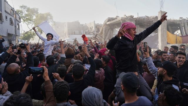 Grupper reser sig mot Hamas, men de får inget stöd från de som säger sig värna palestinier. Foto: Jehad Alshrafi/AP/TT 