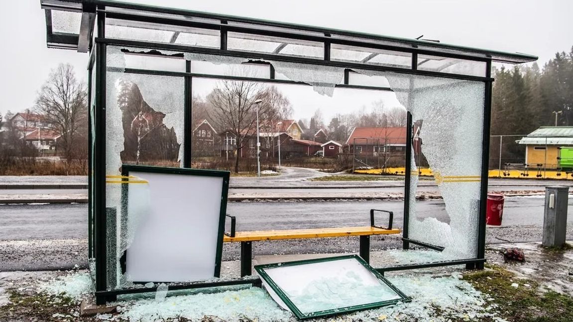 Busskur drabbad av "stök". Foto: Lars Pehrson.