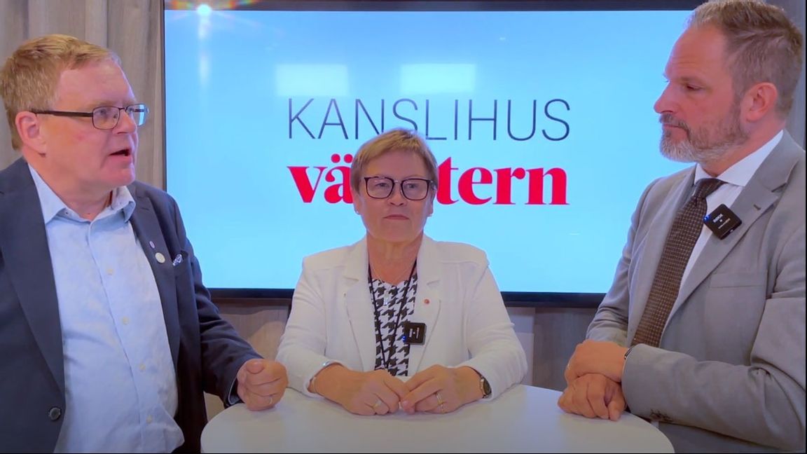 Dag Larsson och Elvy Söderström i Socialdemokraternas valberedning intervjuas av Daniel Färm i nya TV-kanalen Kanslihusvänstern. Foto: Youtube/AiP Media