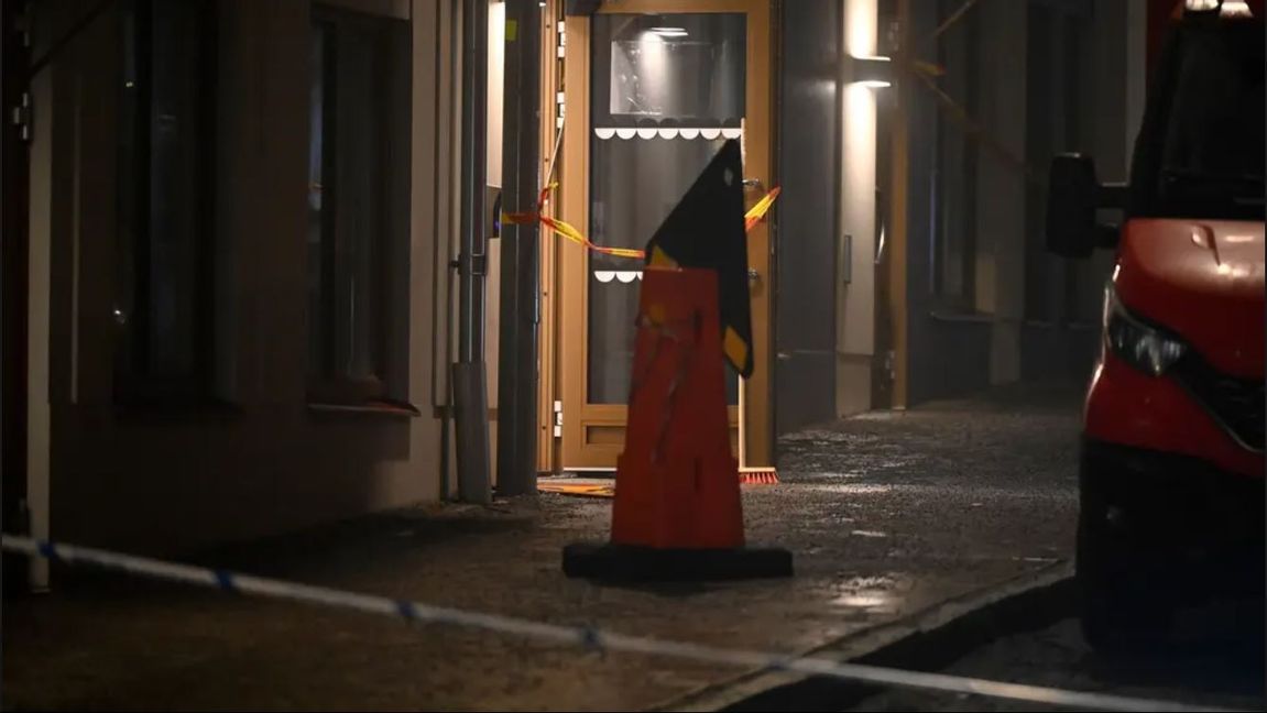 Explosionerna orsakar stora materiella skador på bostadshus och traumatiserar de boende. Enligt kriminolog Sven Granath riskerar sprängdåden att skapa djupare samhällsklyftor. Foto: TT /Arkivbild