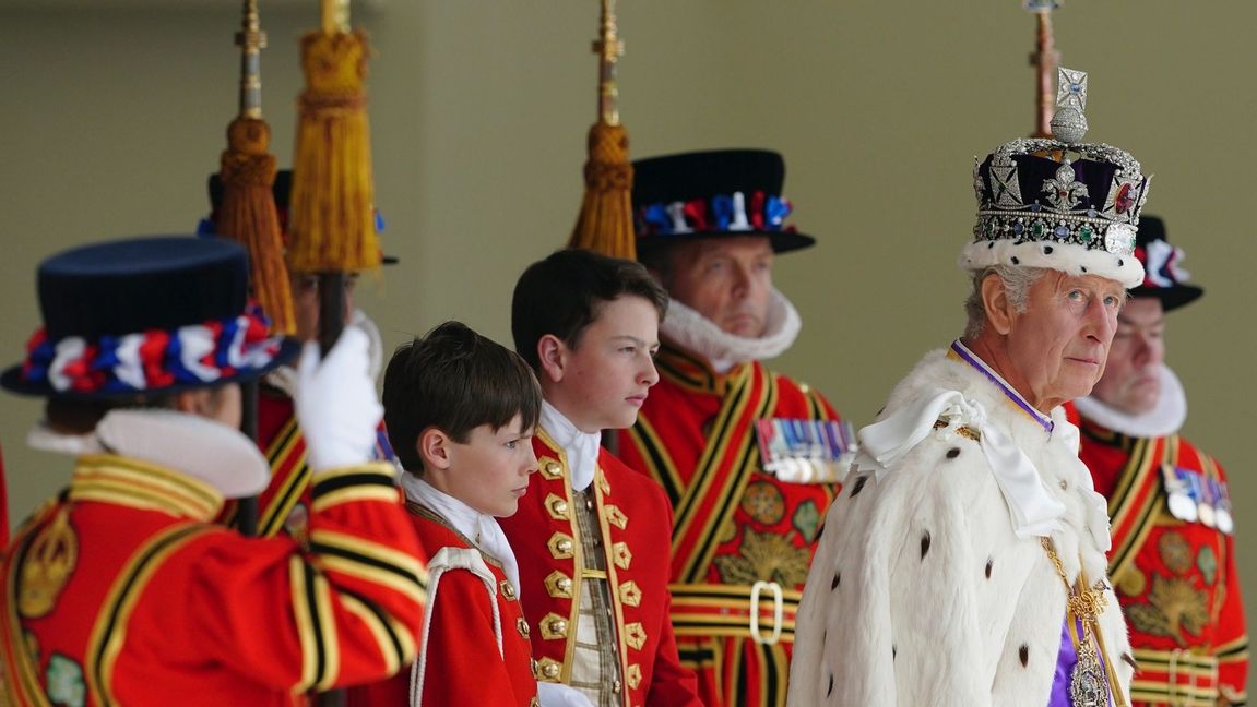 Symbolen för ett auktoritärt statsskick har blivit demokratins försvarare Storbritanniens kung Charles II vid sin kröning Foto: Peter Byrne/Pool Photo via AP