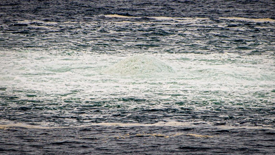 Läckorna uppstod efter flera sprängningar. Foto: Danska Forsvaret/TT