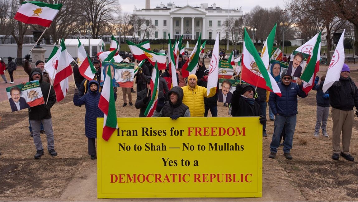 Det är lättare att hitta pressbilder från stöddemonstrationer i USA än från Iran. Foto: Evan Vucci/AP/TT