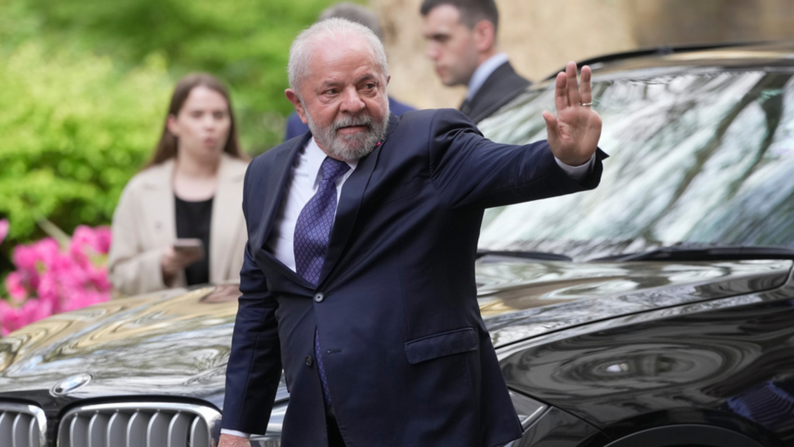 Brasiliens president Lula da Silva i Storbritannien i samband med kung Charles kröning. Foto: Kin Cheung/AP/TT