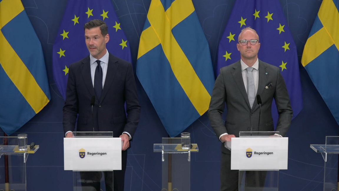 Migrationsminister Johan Forssell (M) och Sverigedemokraternas migrationspolitiske talesperson Ludvig Aspling. Foto: Regeringskansliet