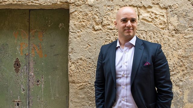 Nima Sanandaji undersöker bidragsberoendet i Göteborg. Foto: Pressbild