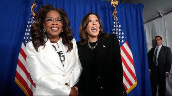 Oprah Winfrey nekar till att ha tagit emot några pengar från Kamala Harris kampanj. Foto: Jacquelyn Martin/AP/TT