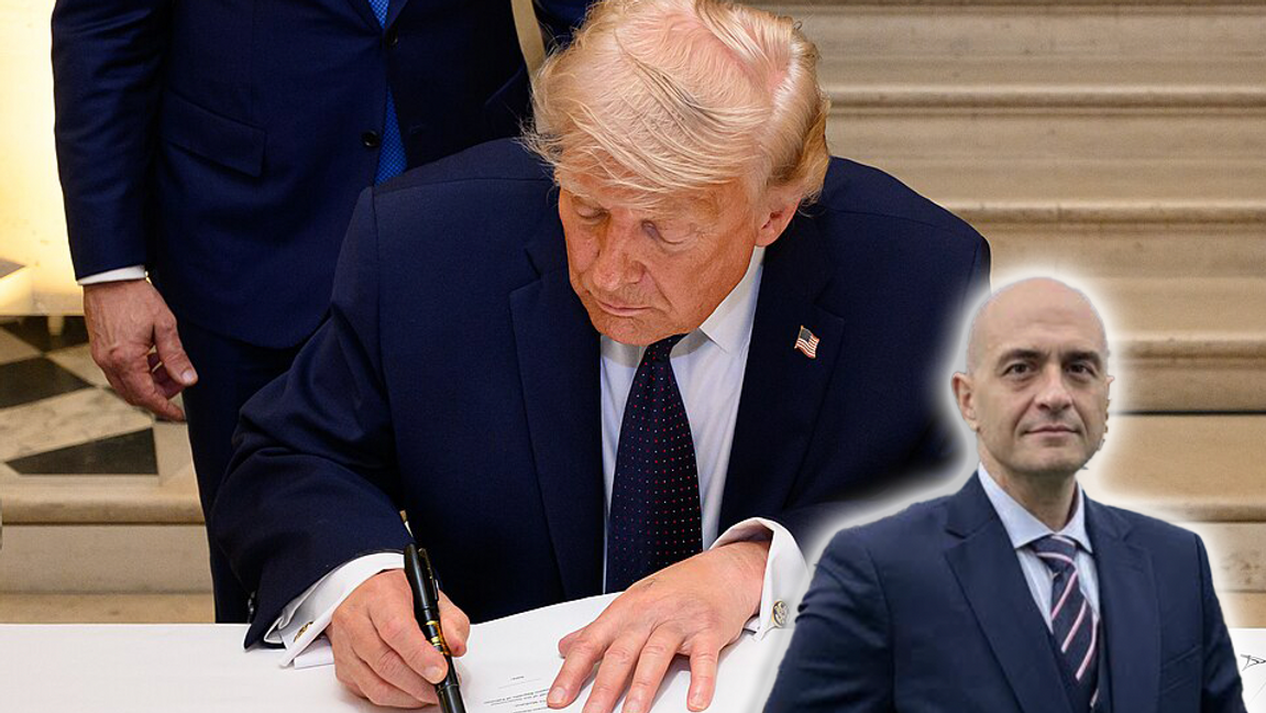 President Donald Trump skriver under memorandumet mellan USA och Iran i Versailles den 17 juni 2026. Dokumentet är inte vad det utger sig för att vara, menar debattören Karl Mattias Bergsten. Foto: Privat/The White House, Public domain, via Wikimedia Commons