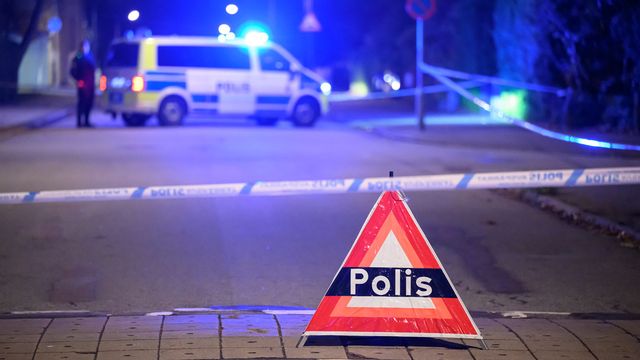 En personbil har kört av vägen och kolliderat med ett träd i Gävle. Arkivbild. Johan Nilsson / TT