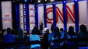 Kamala Harris talar på CNN:s Town Hall i Aston, Pennsylvania 23 oktober. Bild: AP Photo/Matt Rourke