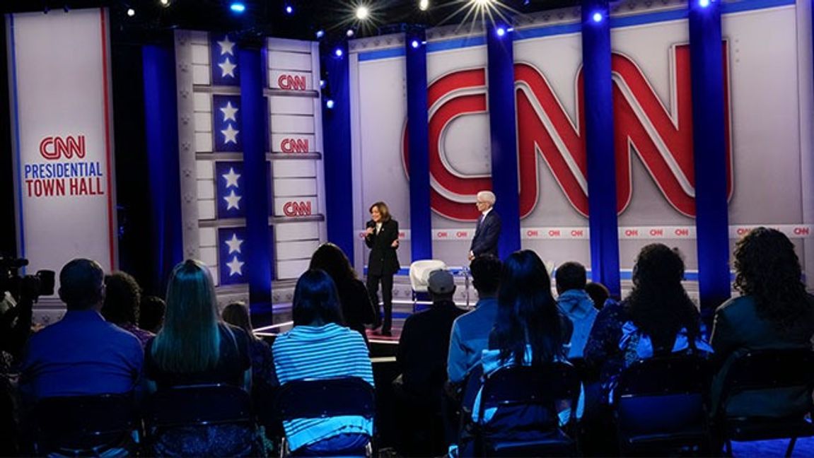 Kamala Harris talar på CNN:s Town Hall i Aston, Pennsylvania 23 oktober. Bild: AP Photo/Matt Rourke