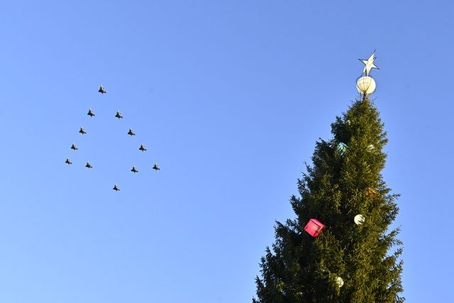 Julgransflygning av Blekinge flygflottilj (F17) över Stockholm 2024. Arkivbild. Foto: Anders Wiklund/TT