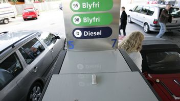 Det blir höjd skatt på bilar som drivs på bensin och diesel.
Foto: Fredrik Sandberg/TT.