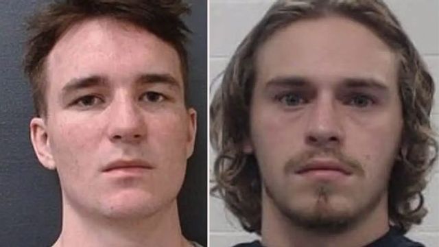 T.v: Tanner Christopher Thomas, t.h Gavin Rivers Weisenburg. Bild: Collin County Sheriffs Office