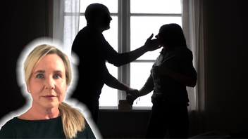 Föreställer bilden ömhet eller våld? Foto: Fredrik Sandberg/TT