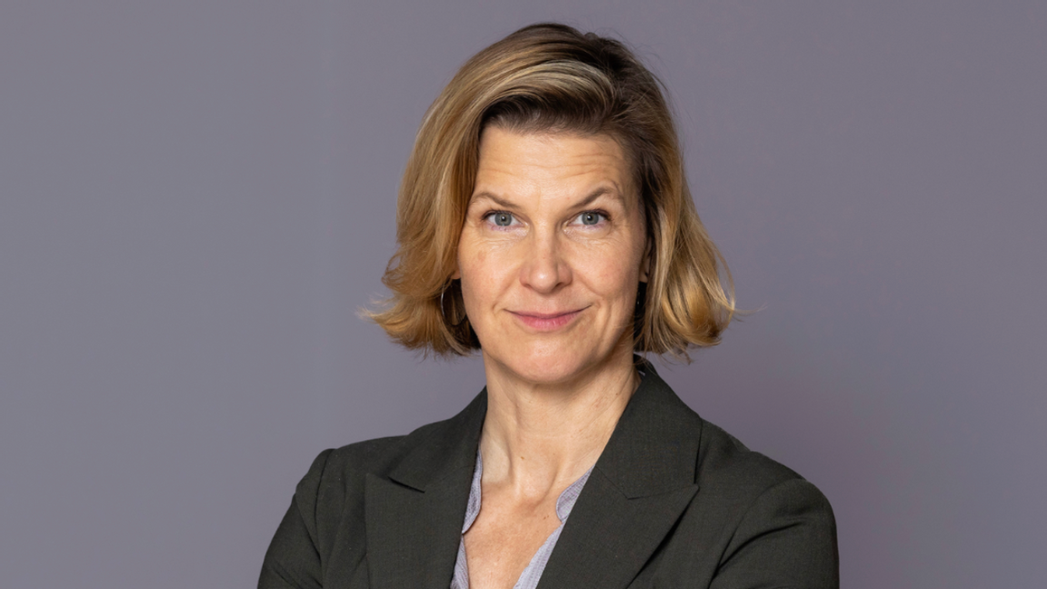 Jämställdhetsminister Nina Larsson (L) har drivit förslag som debattören menar är allt annat än liberala. Foto: Regeringen