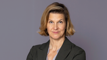 Jämställdhetsminister Nina Larsson (L) har drivit förslag som debattören menar är allt annat än liberala. Foto: Regeringen