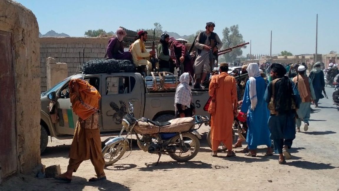 Talibanerna uppges ha intagit stad nära Kabul