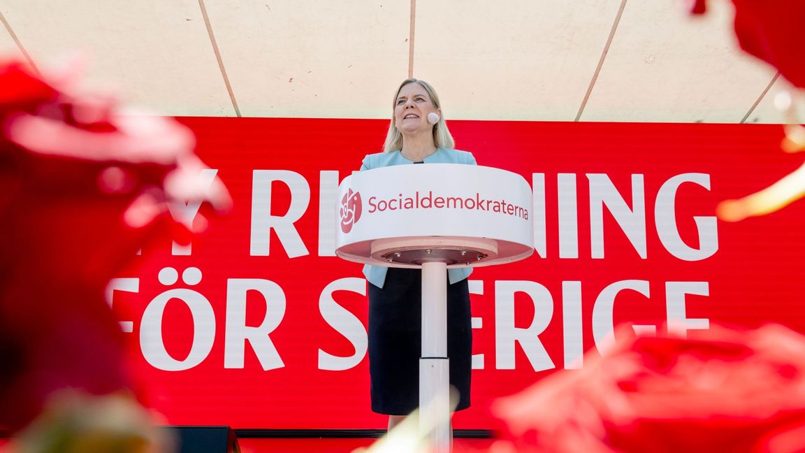 Magdalena Andersson (S) när hon höll sitt tal i Almedalen tidigare i veckan. Socialdemokraternas lotteriverksamhet Kombispel har dragit in miljoner till partiet men säljs nu efter skandaler och skärpta regler. Foto: Christine Olsson/TT