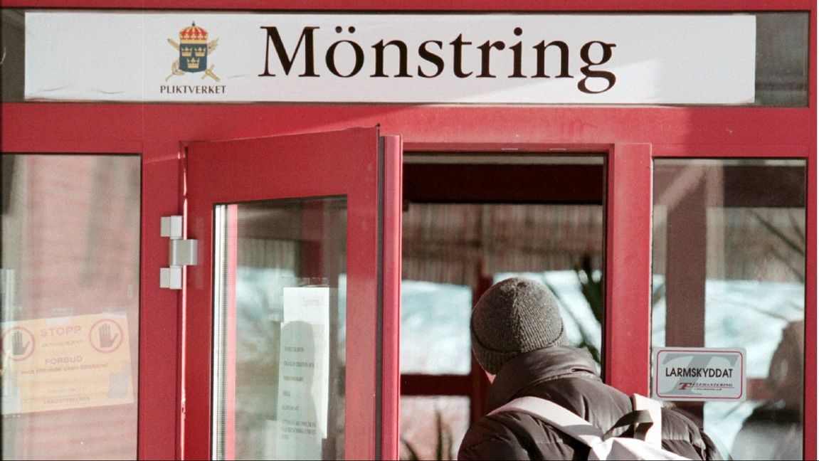 Sedan 2017 måste alla 18-åringar i Sverige svara på Pliktverkets mönstringsunderlag, och många kallas sedan till mönstring. Arkivbild. Foto: Anders Wiklund/TT