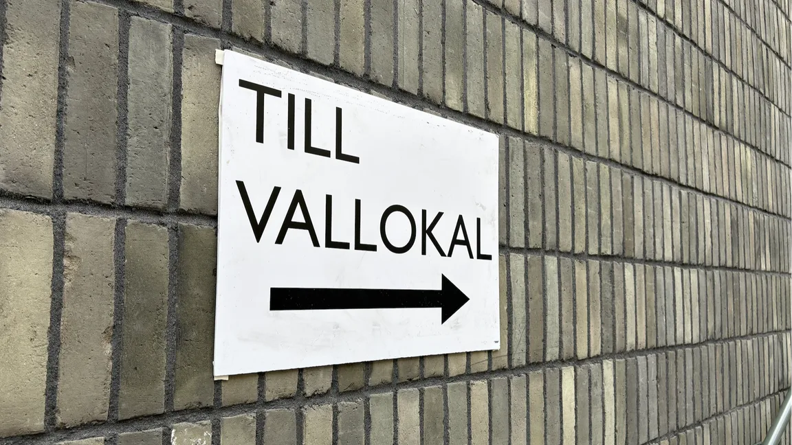 Skylt till vallokal i samband med riksdagsvalet 2026. Foto: Cecilia Aspegren