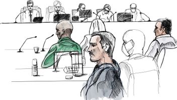 Yasin Mahamoud i grönt under förhandlingen i säkerhetssalen vid Stockholms tingsrätt. Foto: Johan Hallnäs/TT