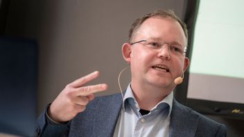 Henrik Ekengren Oscarsson har med intresse följt den polistiska utvecklingen. Foto: Björn Larsson Rosvall / TT