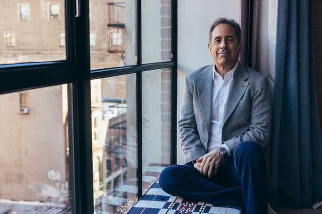 Jerry Seinfeld medverkade vid ett framträdande av Omer Shem Tov, tidigare gisslan hos Hamas. Arkivbild. Foto: Victoria Will/AP/TT