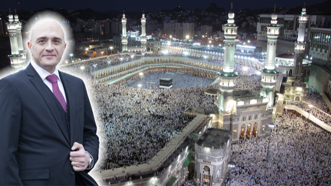 Det finns ingen Gud utom Gud, och kom ihåg att betala din skatt! Foto: Al Jazeera English, CC BY-SA 2.0, via Wikimedia Commons