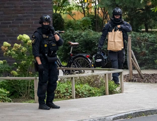Bombtekniker på plats på Skrivaregatan i Hyllie i Malmö. Johan Nilsson / TT