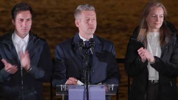 Péter Magyar håller segertal i Budapest
