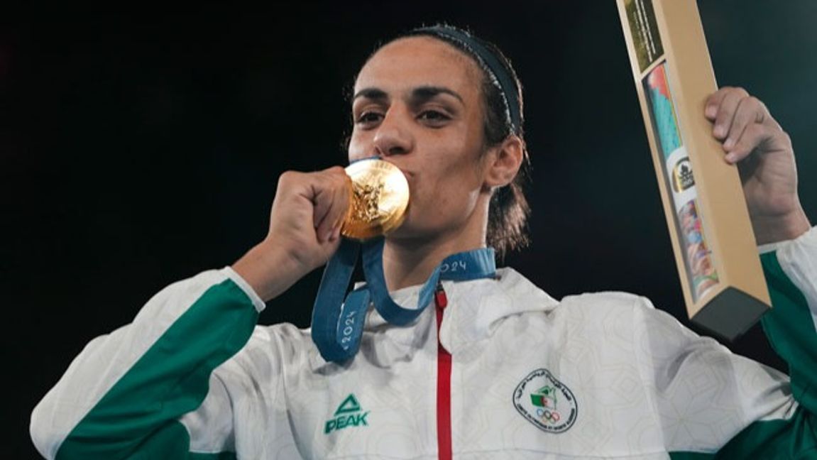 Boxaren Imane Khelif kan påverkas av den nya policyn. Foto: Ariana Cubillos/AP/TT.