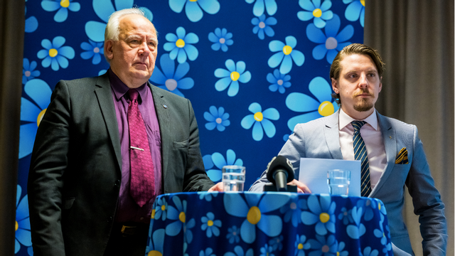 Christer Olsson, regionråd för SD och Jonathan Othén, regionråd för SD i under en pressträff i Uppsala. Foto: Pelle Nilsson