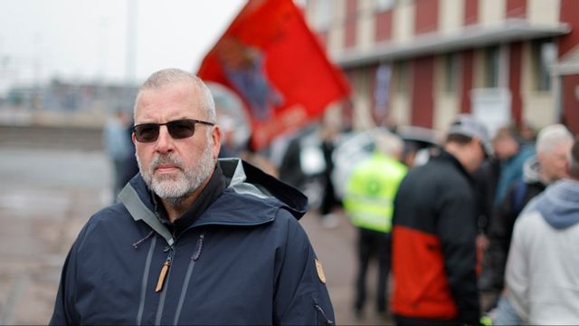 Hamnarbetarförbundets ordförande Martin Berg i solglasögon strejkandes på onsdagen i Göteborg. Foto: Adam Ihse/TT
